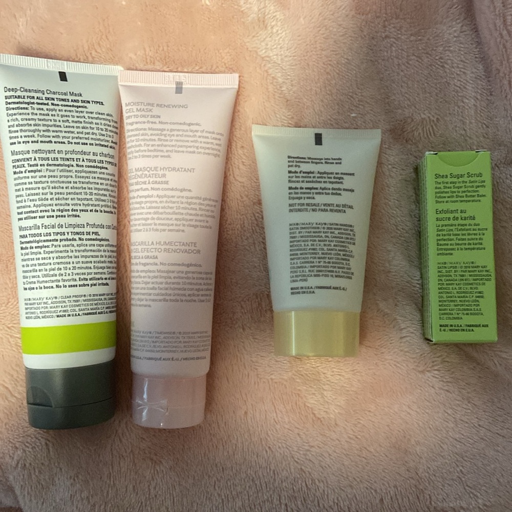 Mary Kay Charcoal & Moisture Mask Cleanser & Exfoliant Set & Satin Lips & Hands - Picture 4 of 4